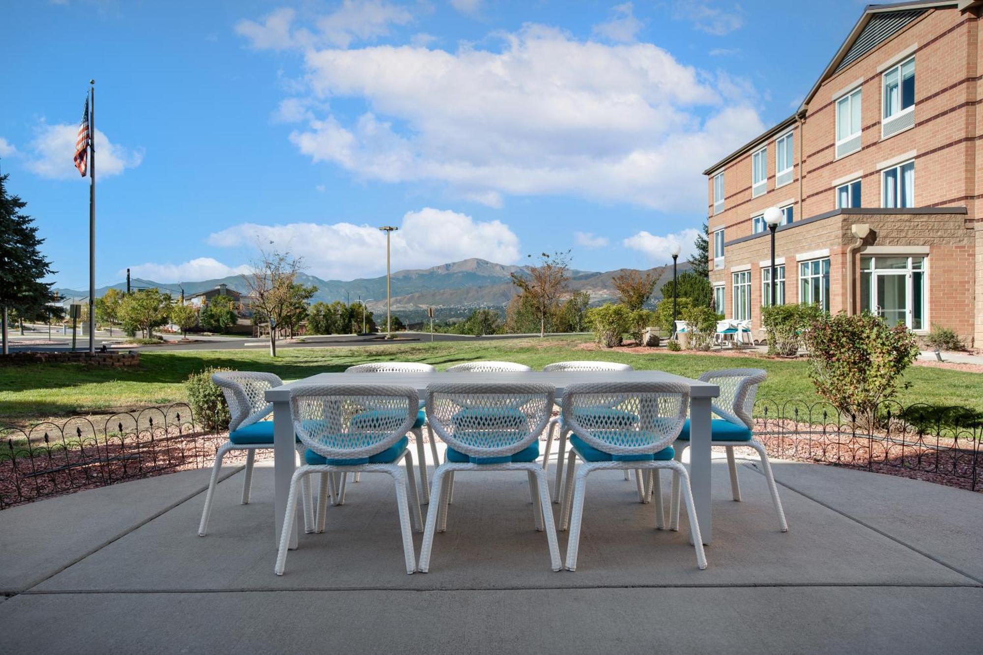Hilton Garden Inn Colorado Springs North Екстериор снимка