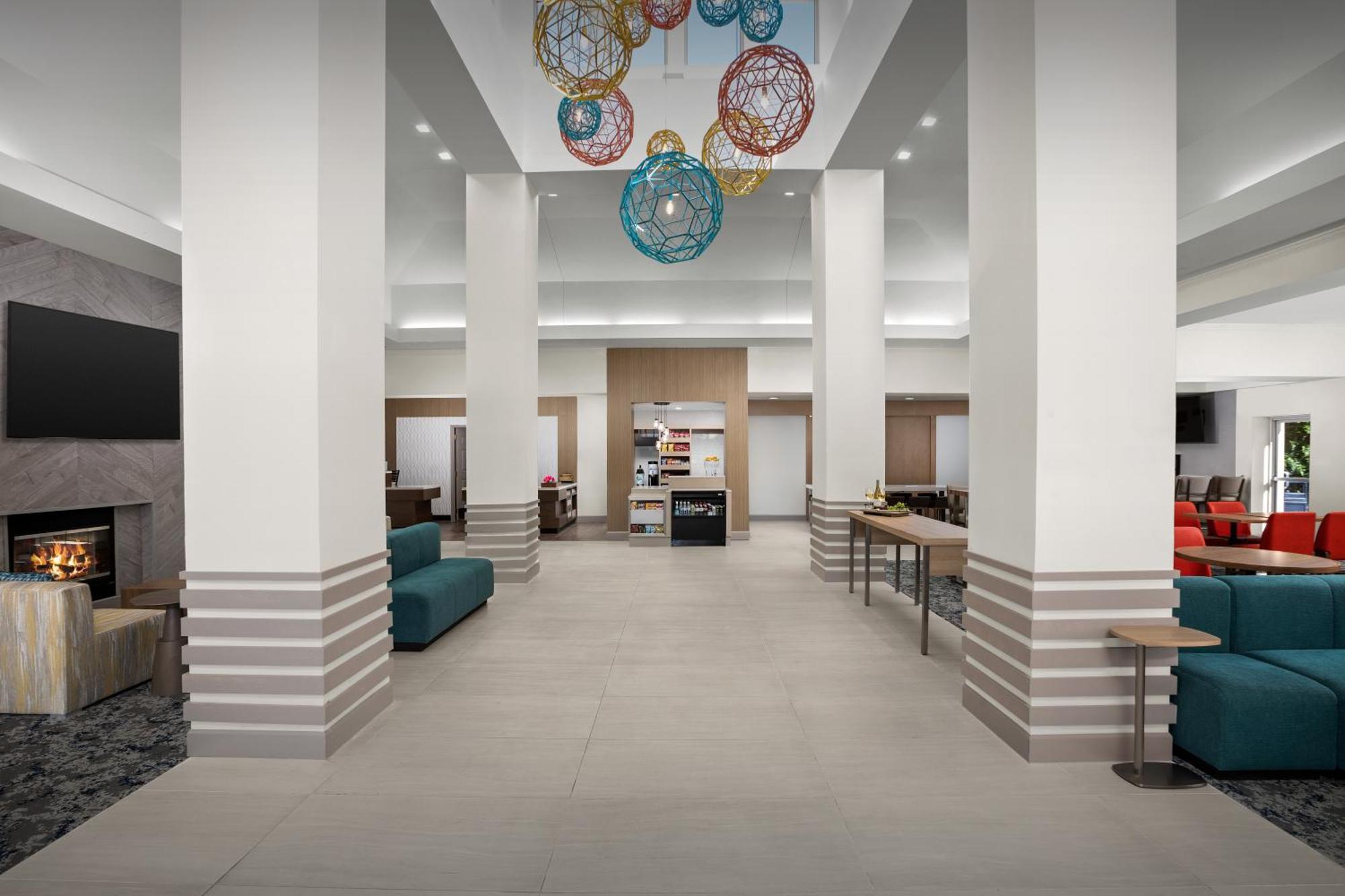 Hilton Garden Inn Colorado Springs North Екстериор снимка