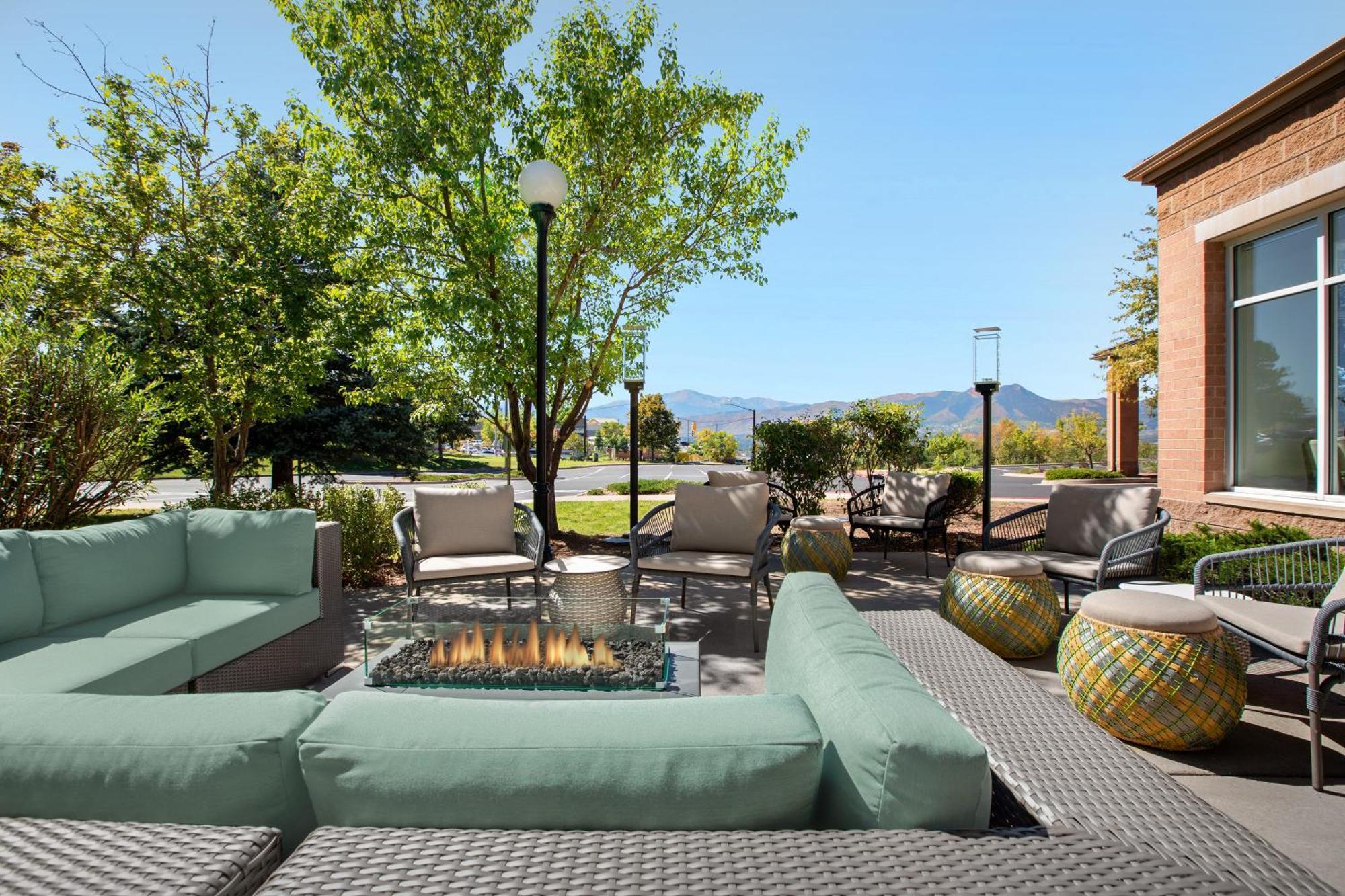 Hilton Garden Inn Colorado Springs North Екстериор снимка